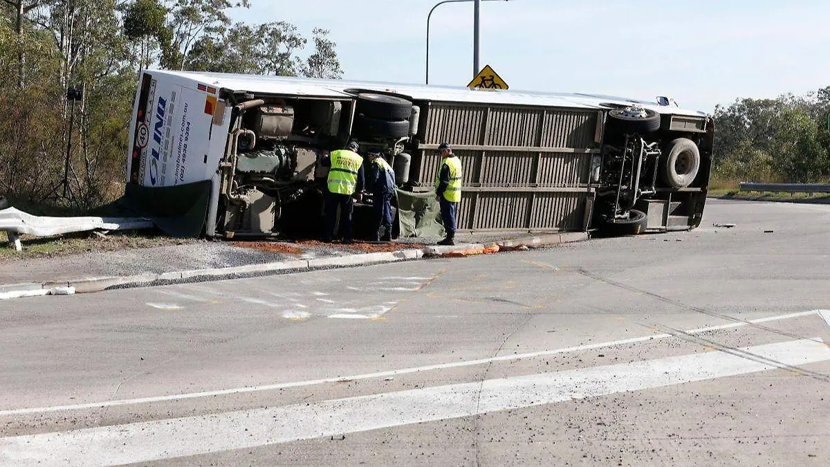 Volcadura de autobús deja 10 personas muertas y 25 heridas en Australia